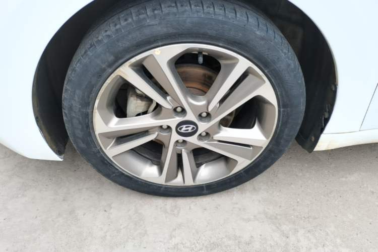 Used Hyundai Elantra (6th Generation / Lingdong) 2016 1.6L Automatic ZhiXuan – Elite Version Left Front Wheel Hub