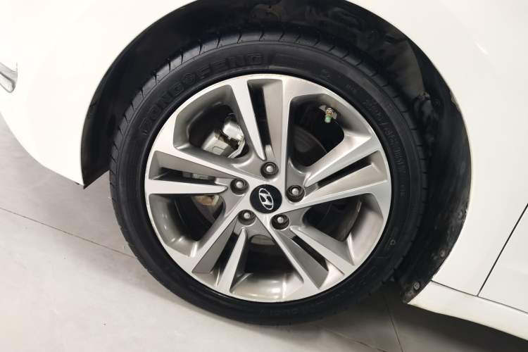 Used Hyundai Elantra (6th Generation / Lingdong) 2016 1.6L Automatic ZhiXuan – Elite Version Left Front Wheel Hub