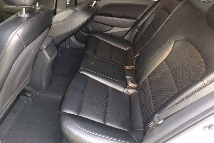 Used Hyundai Elantra (6th Generation / Lingdong) 2016 1.6L Automatic ZhiXuan – Elite Version Left Rear Seat