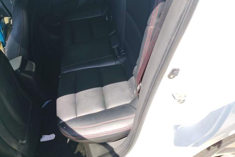 Used Hyundai Elantra (6th Generation / Lingdong) 2016 1.6L Automatic ZhiXuan – Elite Version Left Rear Seat