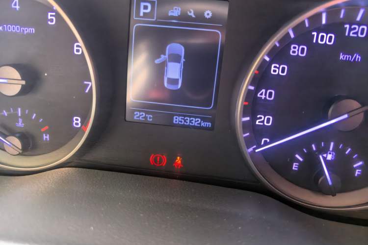 Used Hyundai Elantra (6th Generation / Lingdong) 2016 1.6L Automatic ZhiXuan – Elite Version Odometer Close Up
