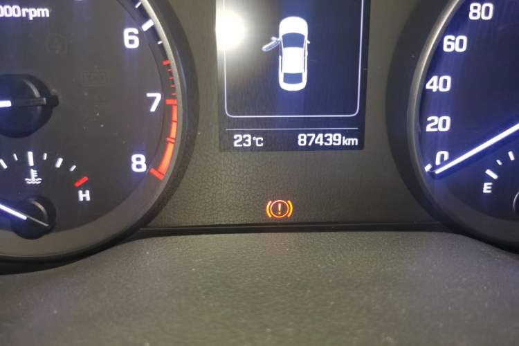 Used Hyundai Elantra (6th Generation / Lingdong) 2016 1.6L Automatic ZhiXuan – Elite Version Odometer Close Up