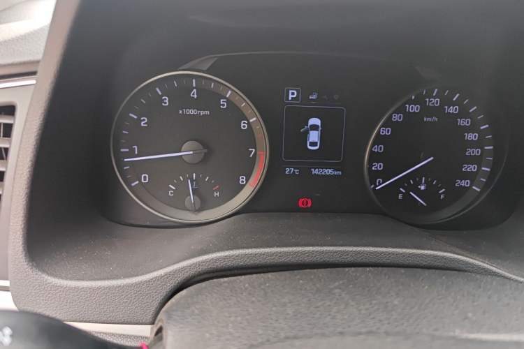 Used Hyundai Elantra (6th Generation / Lingdong) 2016 1.6L Automatic ZhiXuan – Elite Version Odometer Close Up