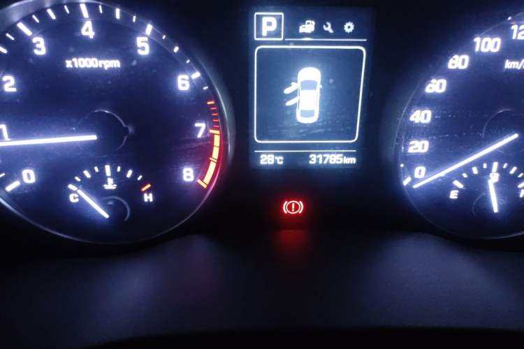 Used Hyundai Elantra (6th Generation / Lingdong) 2016 1.6L Automatic ZhiXuan – Elite Version Odometer Close Up