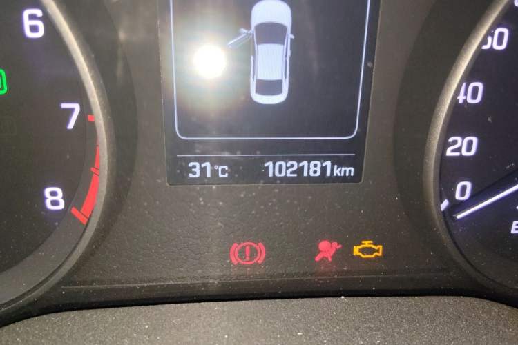 Used Hyundai Elantra (6th Generation / Lingdong) 2016 1.6L Automatic ZhiXuan – Elite Version Odometer Close Up