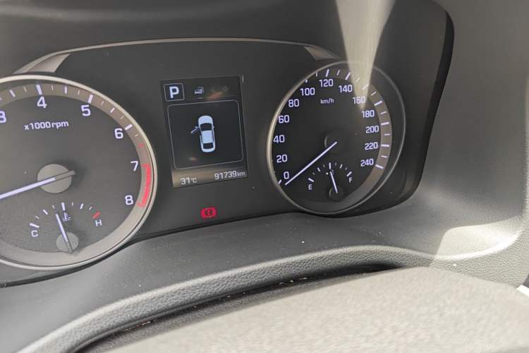 Used Hyundai Elantra (6th Generation / Lingdong) 2016 1.6L Automatic ZhiXuan – Elite Version Odometer Close Up
