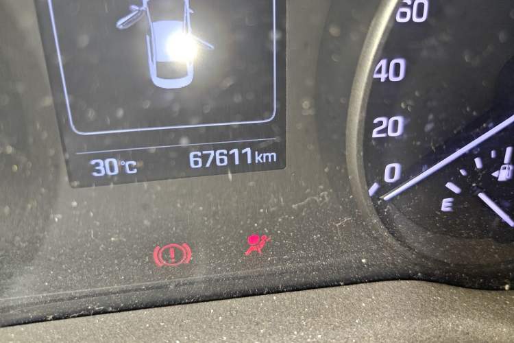 Used Hyundai Elantra (6th Generation / Lingdong) 2016 1.6L Automatic ZhiXuan – Elite Version Odometer Close Up