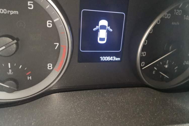 Used Hyundai Elantra (6th Generation / Lingdong) 2016 1.6L Automatic ZhiXuan – Elite Version Odometer Close Up