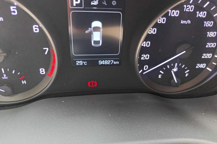 Used Hyundai Elantra (6th Generation / Lingdong) 2016 1.6L Automatic ZhiXuan – Elite Version Odometer Close Up