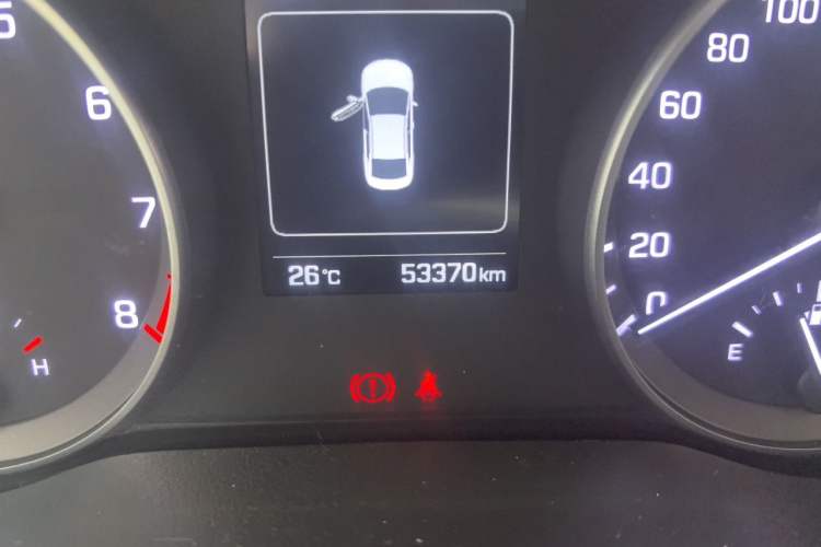 Used Hyundai Elantra (6th Generation / Lingdong) 2016 1.6L Automatic ZhiXuan – Elite Version Odometer Close Up