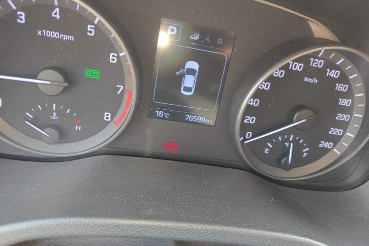 Used Hyundai Elantra (6th Generation / Lingdong) 2016 1.6L Automatic ZhiXuan – Elite Version Odometer Close Up