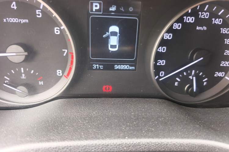 Used Hyundai Elantra (6th Generation / Lingdong) 2016 1.6L Automatic ZhiXuan – Elite Version Odometer Close Up