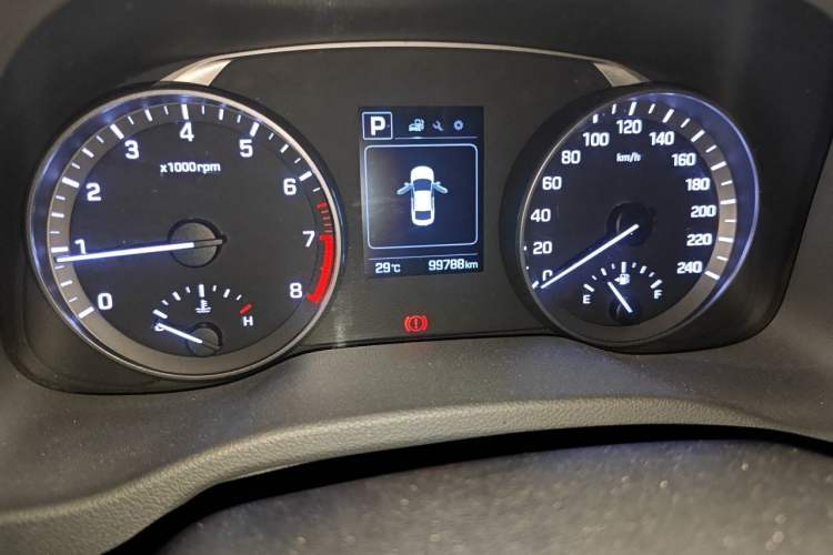 Used Hyundai Elantra (6th Generation / Lingdong) 2016 1.6L Automatic ZhiXuan – Elite Version Odometer Close Up