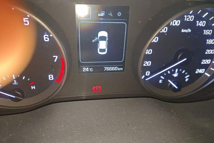 Used Hyundai Elantra (6th Generation / Lingdong) 2016 1.6L Automatic ZhiXuan – Elite Version Odometer Close Up
