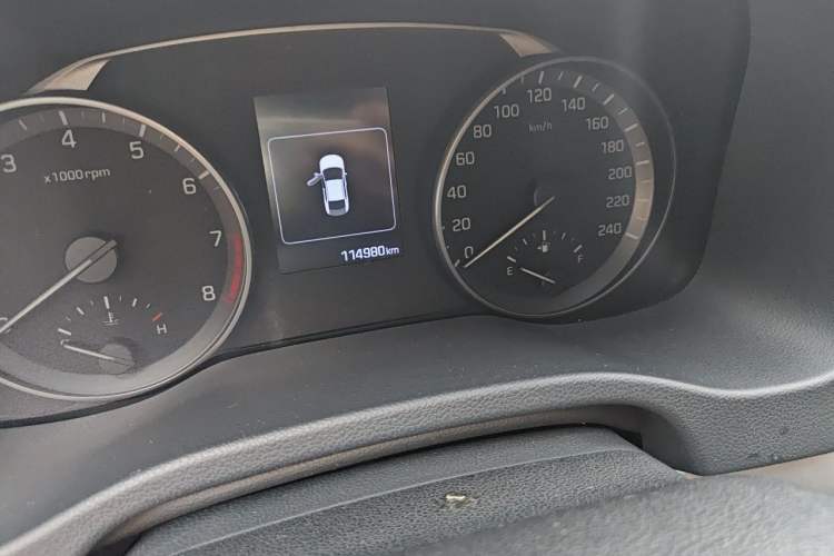 Used Hyundai Elantra (6th Generation / Lingdong) 2016 1.6L Automatic ZhiXuan – Elite Version Odometer Close Up