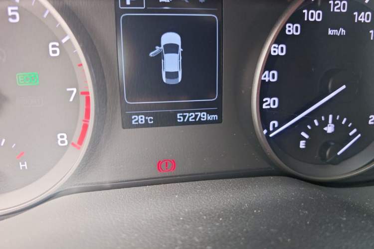 Used Hyundai Elantra (6th Generation / Lingdong) 2016 1.6L Automatic ZhiXuan – Elite Version Odometer Close Up