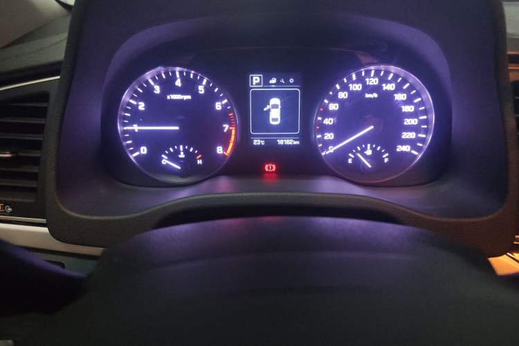 Used Hyundai Elantra (6th Generation / Lingdong) 2016 1.6L Automatic ZhiXuan – Elite Version Odometer Close Up