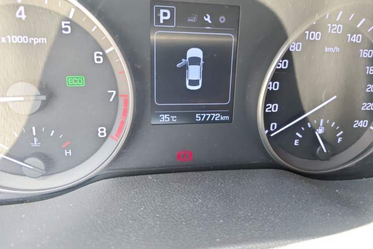 Used Hyundai Elantra (6th Generation / Lingdong) 2016 1.6L Automatic ZhiXuan – Elite Version Odometer Close Up