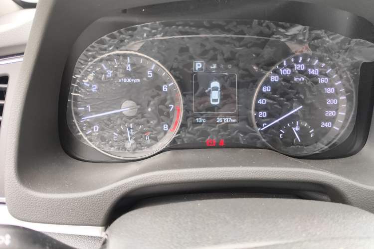 Used Hyundai Elantra (6th Generation / Lingdong) 2016 1.6L Automatic ZhiXuan – Elite Version Odometer Close Up