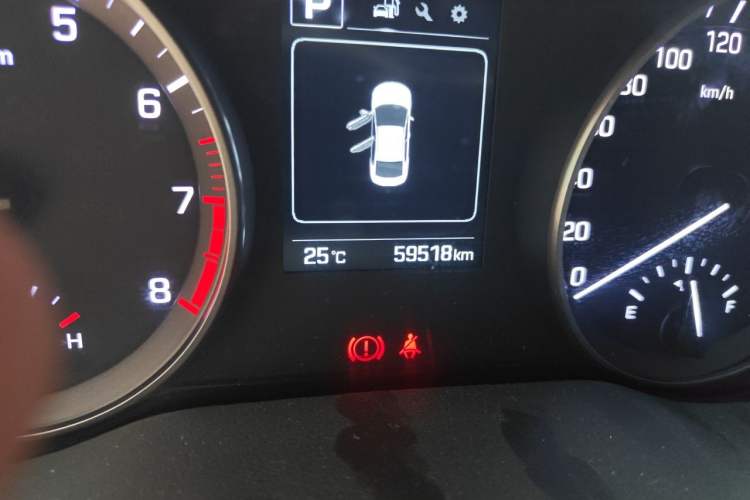 Used Hyundai Elantra (6th Generation / Lingdong) 2016 1.6L Automatic ZhiXuan – Elite Version Odometer Close Up