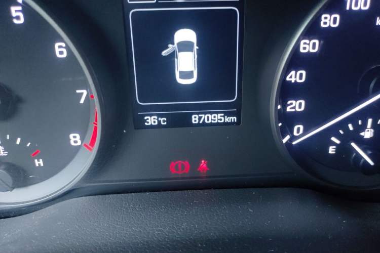 Used Hyundai Elantra (6th Generation / Lingdong) 2016 1.6L Automatic ZhiXuan – Elite Version Odometer Close Up