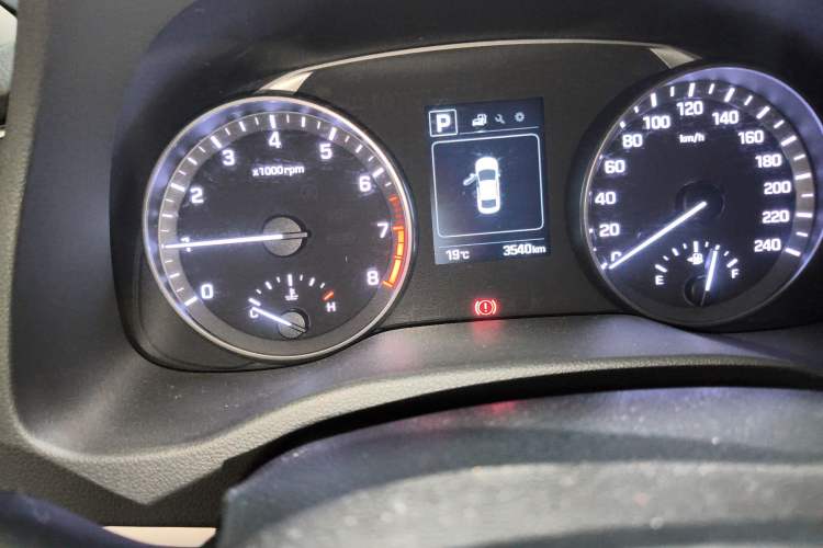 Used Hyundai Elantra (6th Generation / Lingdong) 2016 1.6L Automatic ZhiXuan – Elite Version Odometer Close Up