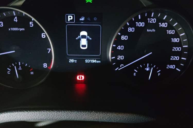Used Hyundai Elantra (6th Generation / Lingdong) 2016 1.6L Automatic ZhiXuan – Elite Version Odometer Close Up
