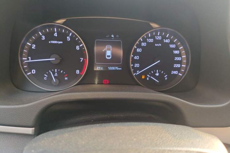 Used Hyundai Elantra (6th Generation / Lingdong) 2016 1.6L Manual ZhiXuan·Youth Edition Odometer Close Up