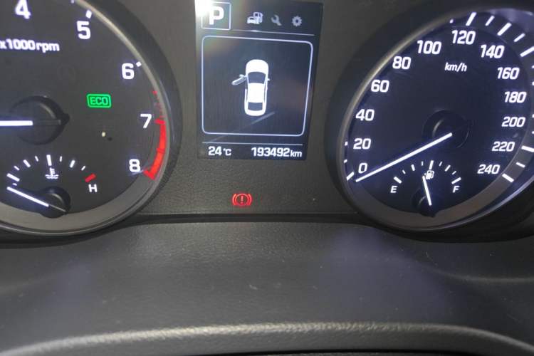 Used Hyundai Elantra (6th Generation / Lingdong) 2016 1.6L Automatic ZhiXuan – Elite Version Odometer Close Up