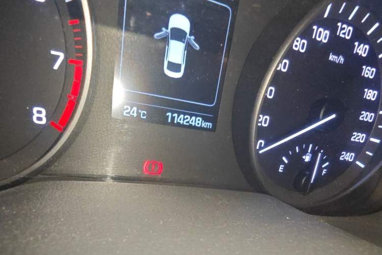 Used Hyundai Elantra (6th Generation / Lingdong) 2016 1.6L Manual ZhiXuan · Dynamic Model Odometer Close Up