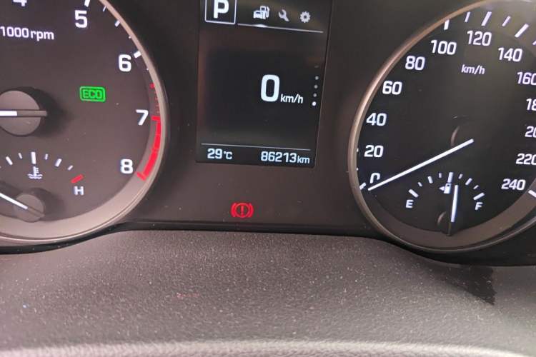 Used Hyundai Elantra (6th Generation / Lingdong) 2016 1.6L Automatic ZhiXuan – Elite Version Odometer Close Up