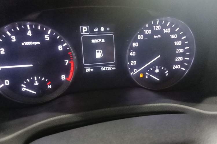 Used Hyundai Elantra (6th Generation / Lingdong) 2016 1.6L Automatic ZhiXuan – Elite Version Odometer Close Up