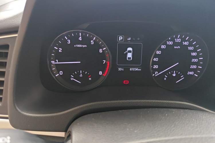 Used Hyundai Elantra (6th Generation / Lingdong) 2016 1.6L Automatic ZhiXuan – Elite Version Odometer Close Up