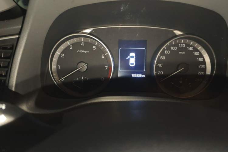 Used Hyundai Elantra (6th Generation / Lingdong) 2016 1.6L Automatic ZhiXuan – Elite Version Odometer Close Up