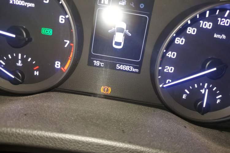 Used Hyundai Elantra (6th Generation / Lingdong) 2016 1.6L Automatic ZhiXuan – Elite Version Odometer Close Up