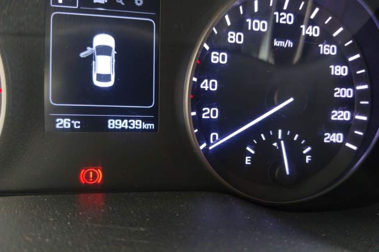 Used Hyundai Elantra (6th Generation / Lingdong) 2016 1.6L Automatic ZhiXuan – Elite Version Odometer Close Up