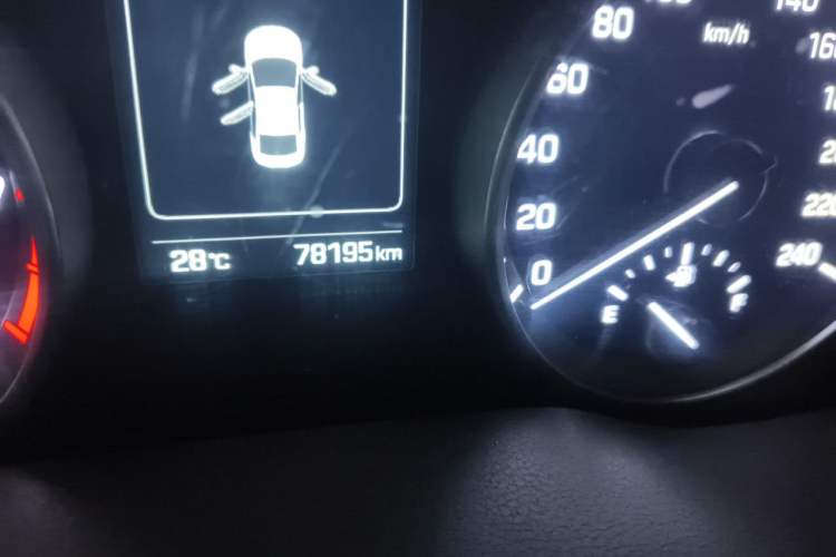Used Hyundai Elantra (6th Generation / Lingdong) 2016 1.6L Automatic ZhiXuan – Elite Version Odometer Close Up