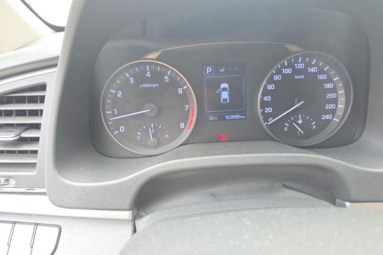 Used Hyundai Elantra (6th Generation / Lingdong) 2016 1.6L Automatic ZhiXuan – Elite Version Odometer Close Up