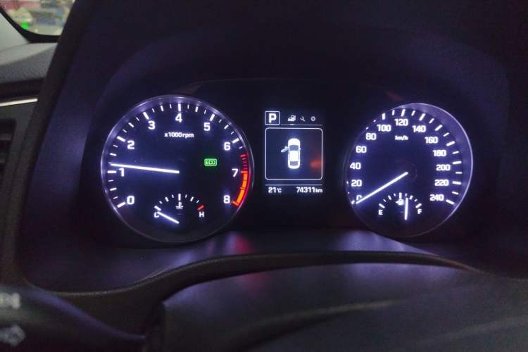 Used Hyundai Elantra (6th Generation / Lingdong) 2016 1.6L Automatic ZhiXuan – Elite Version Odometer Close Up