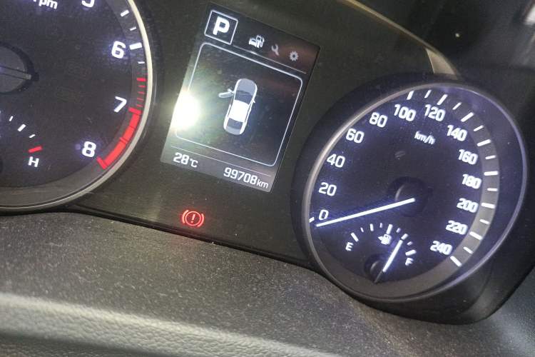 Used Hyundai Elantra (6th Generation / Lingdong) 2016 1.6L Automatic ZhiXuan – Elite Version Odometer Close Up