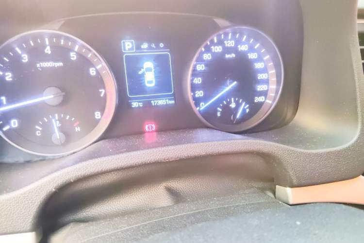 Used Hyundai Elantra (6th Generation / Lingdong) 2016 1.6L Automatic ZhiXuan – Elite Version Odometer Close Up