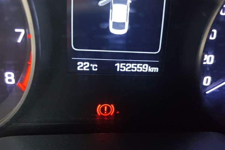 Used Hyundai Elantra (6th Generation / Lingdong) 2016 1.6L Automatic ZhiXuan – Elite Version Odometer Close Up