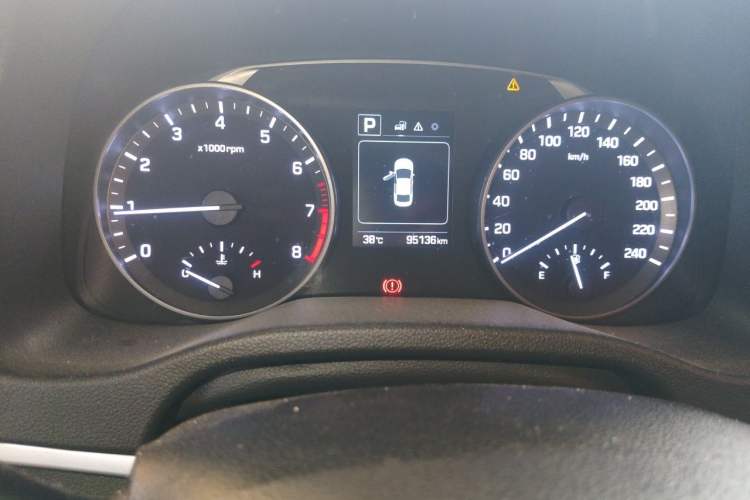 Used Hyundai Elantra (6th Generation / Lingdong) 2016 1.6L Automatic ZhiXuan – Elite Version Odometer Close Up