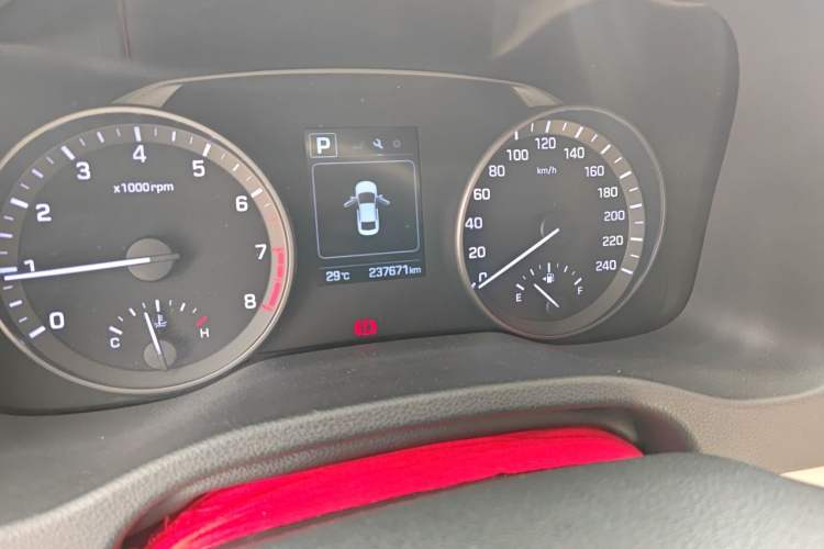 Used Hyundai Elantra (6th Generation / Lingdong) 2016 1.6L Automatic ZhiXuan – Elite Version Odometer Close Up