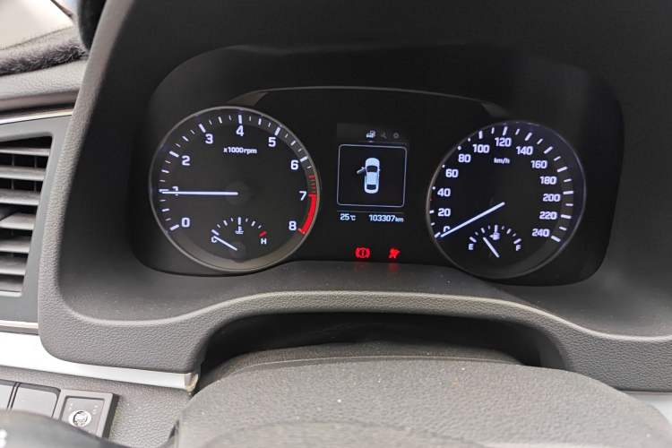 Used Hyundai Elantra (6th Generation / Lingdong) 2016 1.6L Manual ZhiXuan·Youth Edition Odometer Close Up