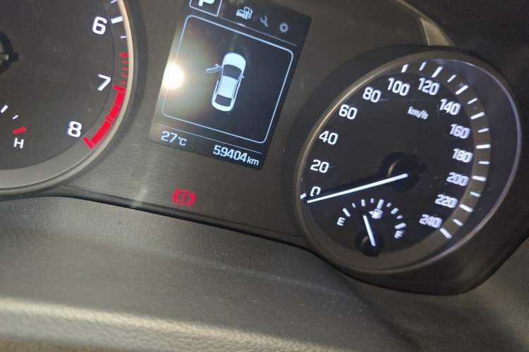 Used Hyundai Elantra (6th Generation / Lingdong) 2016 1.6L Automatic ZhiXuan – Elite Version Odometer Close Up