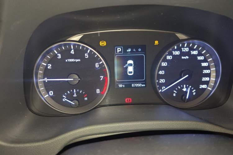 Used Hyundai Elantra (6th Generation / Lingdong) 2016 1.6L Automatic ZhiXuan – Elite Version Odometer Close Up