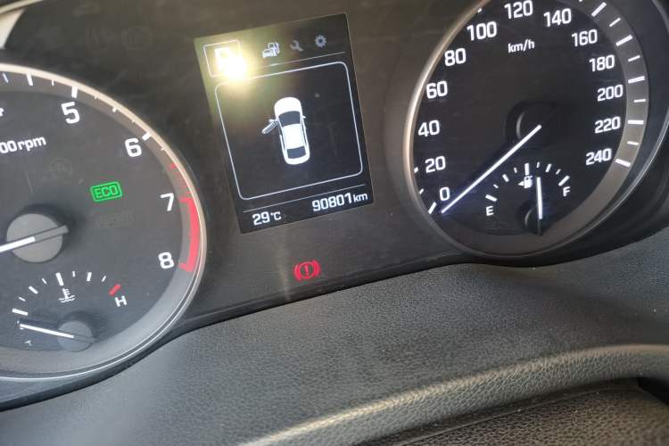 Used Hyundai Elantra (6th Generation / Lingdong) 2016 1.6L Automatic ZhiXuan – Elite Version Odometer Close Up