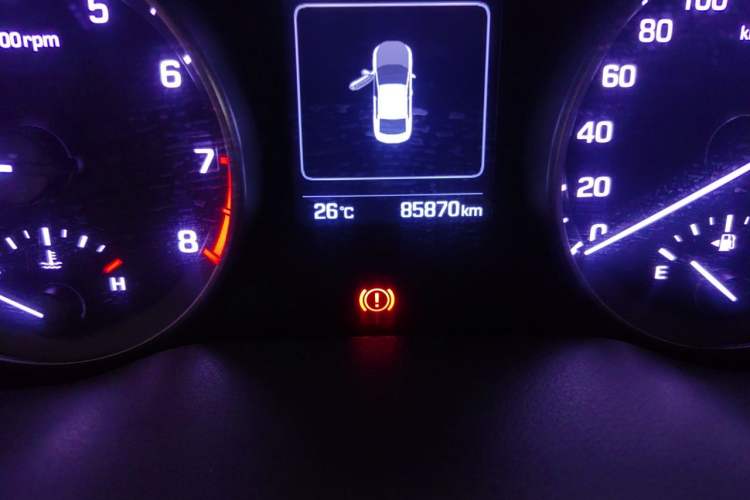 Used Hyundai Elantra (6th Generation / Lingdong) 2016 1.6L Automatic ZhiXuan – Elite Version Odometer Close Up