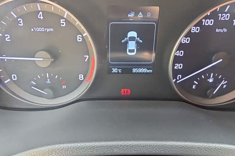 Used Hyundai Elantra (6th Generation / Lingdong) 2016 1.6L Manual ZhiXuan·Youth Edition Odometer Close Up